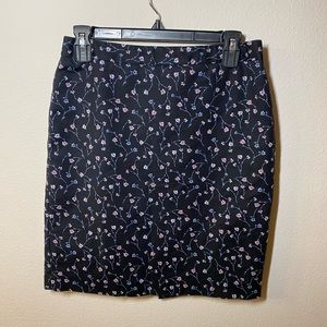 Liz Claiborne black pencil skirt with flowers size 6